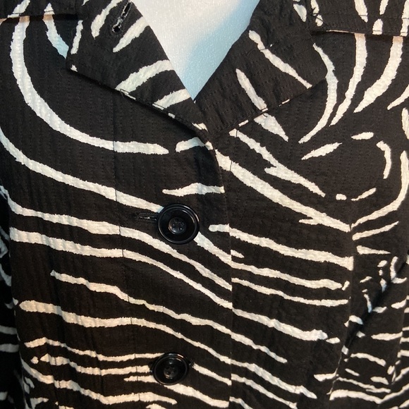 Women’s Requirements black and white jacket - Picture 2 of 6